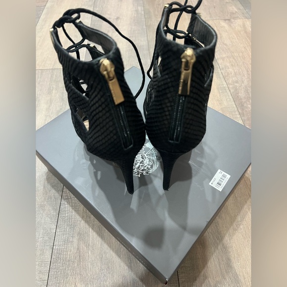 Vince Camuto Black Fish Skin Heels Size 9.5 - Picture 2 of 7